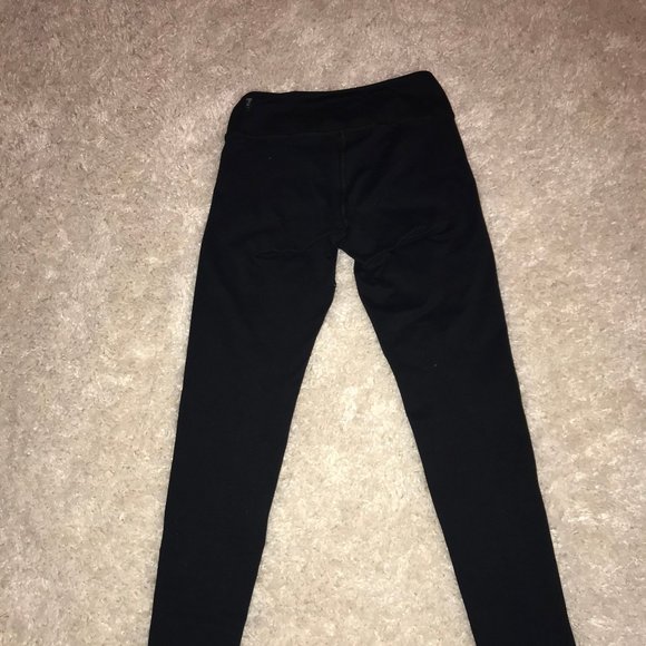 Low Waisted Black Leggings - Picture 2 of 3